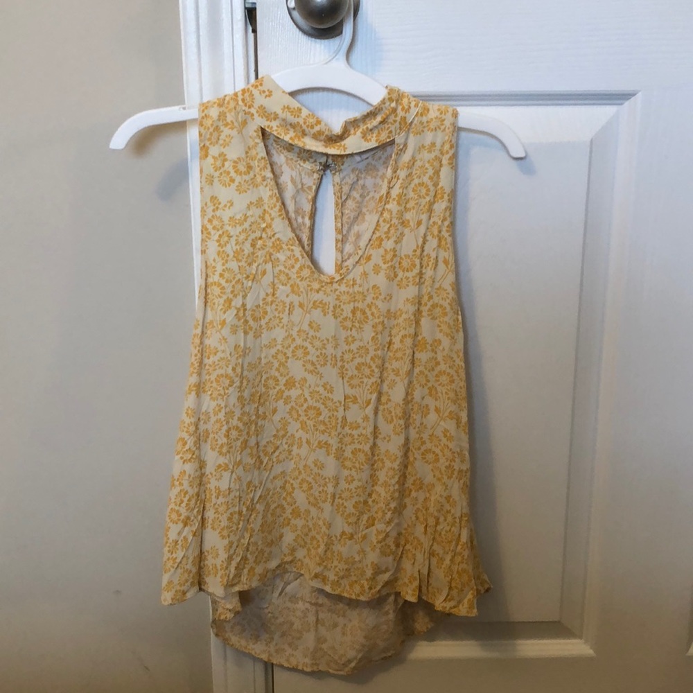 Yellow flower printed peep-hole tank!